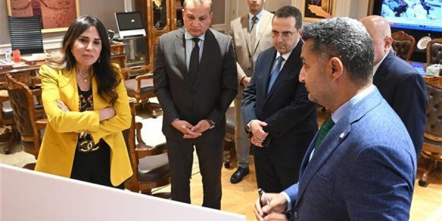 وزيرة الإسكان تبحث الفرص الاستثمارية للمشروعات الصحية بالمدن الجديدة
