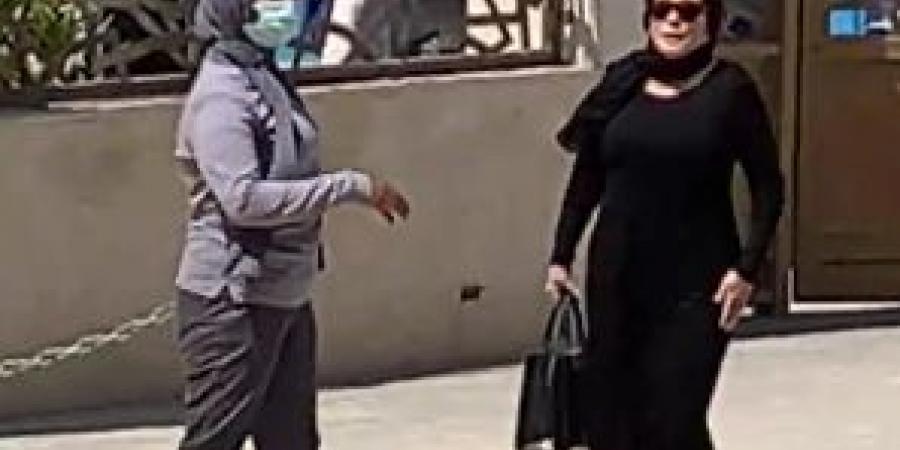 لبلبة تنهار في جنازة هاني شاكر: مش قادرة أتكلم