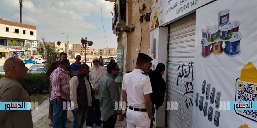 حملات مكثفة بجهاز مدينة العبور لإزالة المخالفات وغلق منشآت غير مرخصة بعدة أحياء