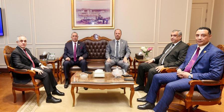 نقيب المحامين يعقد لقاءً مع وزير العدل لبحث التعاون ومناقشة المشكلات الراهنة