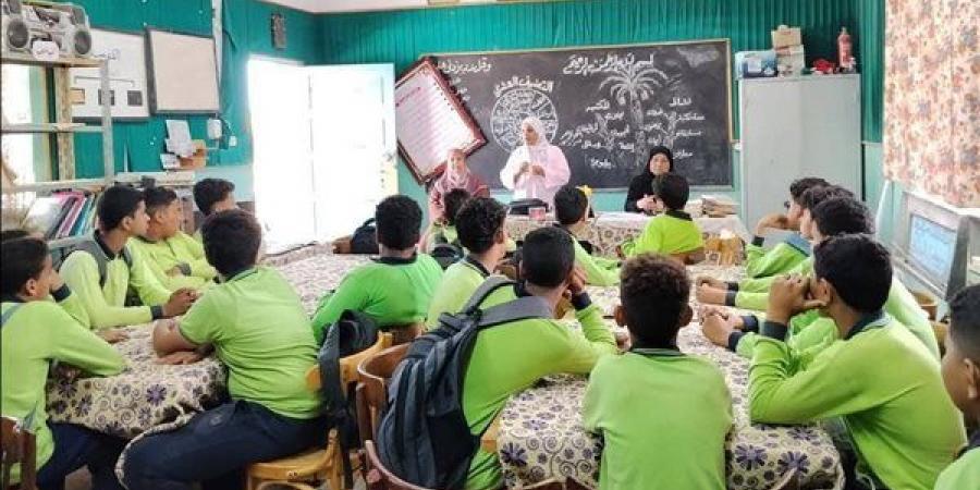 ثقافة البحر الأحمر تقدم أنشطة متنوعة بالمدارس احتفالا بعيد العمال