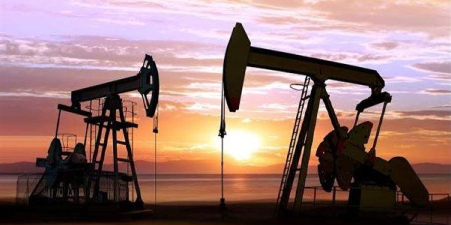 خام تكساس يتراجع بأكثر من 12% دون 90 دولارا للبرميل