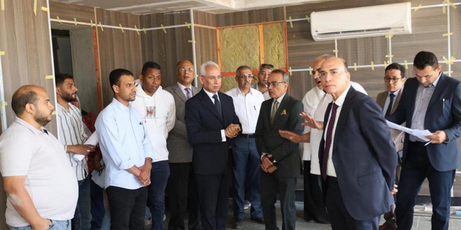 رئيس جامعة المنيا يتفقد تجهيزات مستشفى أمراض المخ والأعصاب والطب النفسي
