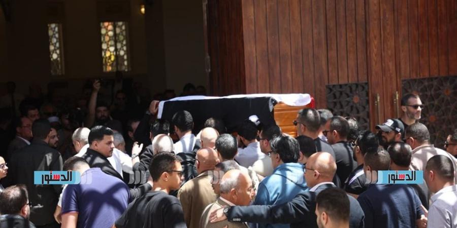 وداعًا هاني شاكر.. فنانون وشخصيات عامة يؤدون صلاة الجنازة على فقيد الفن «صور»