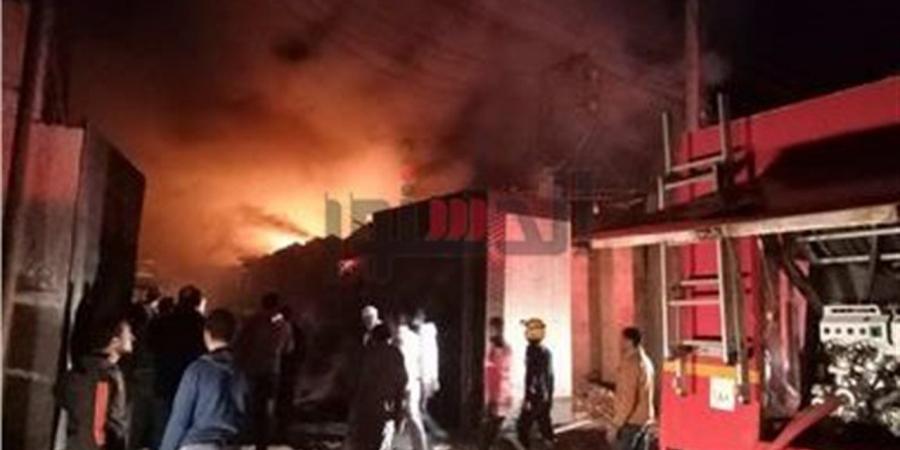 الحماية المدنية بالغربية تسيطر على حريق هائل داخل مصنع أقطان بالمحلة الكبرى