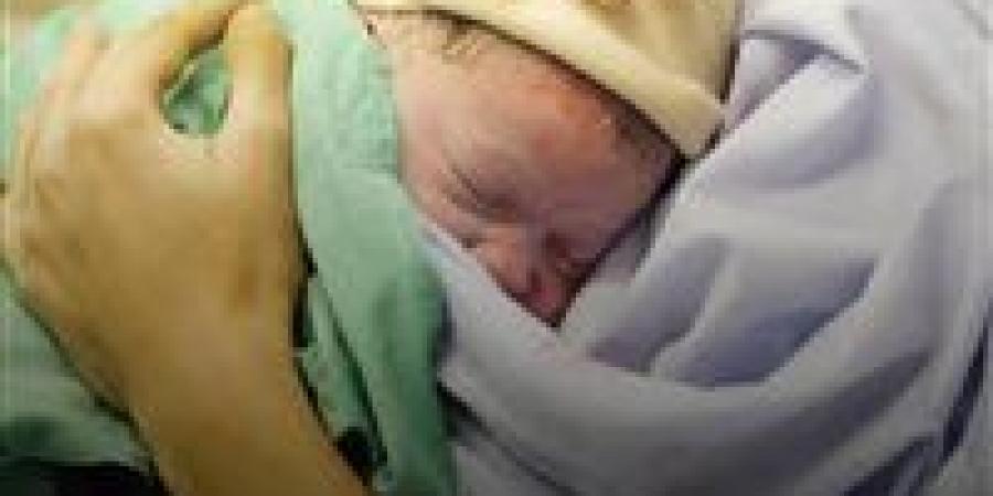 الصحة: مجانية الولادة الطبيعية الأولى تسري في جميع مستشفيات القطاع العلاجي