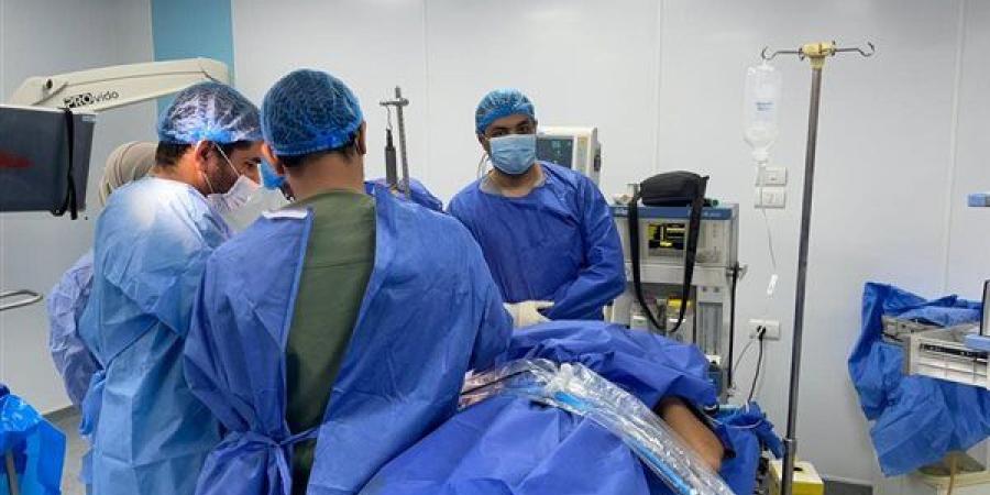 إجراء أول عملية دقيقة باستخدام منظار مفاصل الرسغ والكوع بمستشفيات سوهاج الجامعية