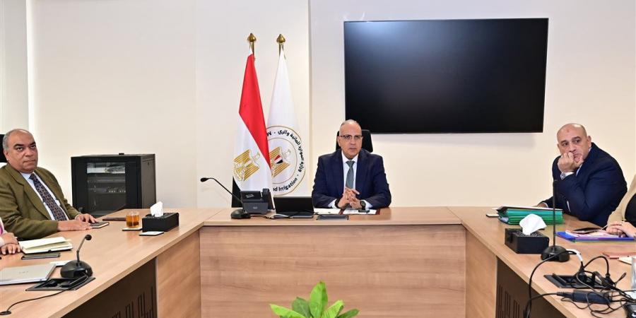 وزير الري يتابع موقف مشروع "الموارد المائية غير التقليدية لإدارة مرنة للمياه"