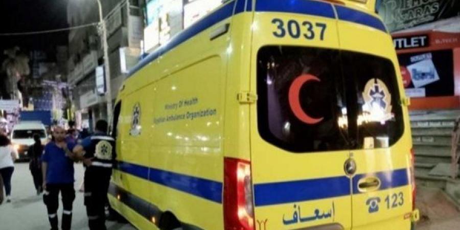 إصابة 5 أشخاص في تصادم سيارتين ملاكي على الطريق الزراعي بالبحيرة