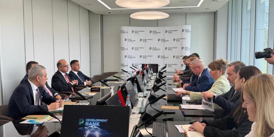 وزير الاستثمار يبحث مع بنك التنمية في بيلاروسيا تعزيز التعاون بين البلدين