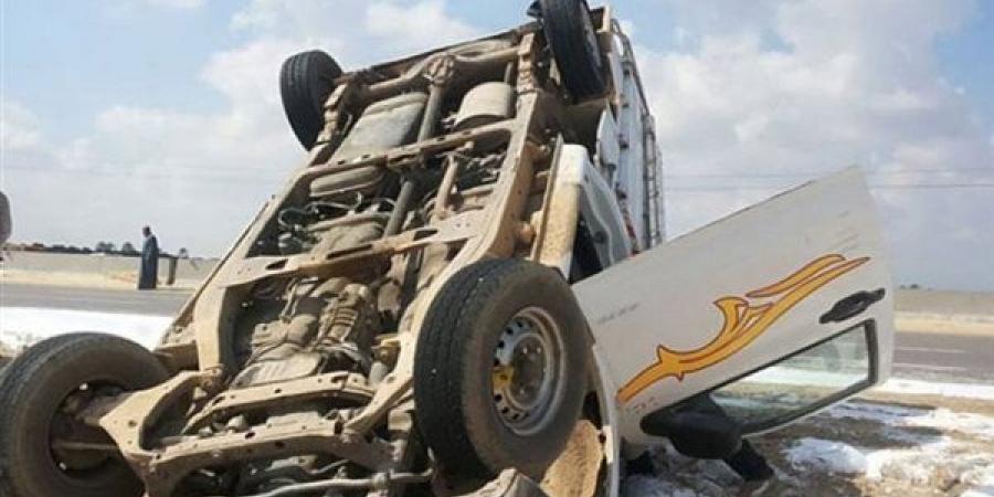 مصرع شخص وإصابة 2 آخرين في انقلاب سيارة بكوم أمبو بأسوان