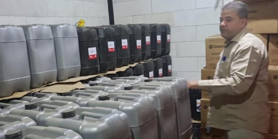 ضبط 3500 لتر زيوت لحوم ودواجن مجهولة بالغربية