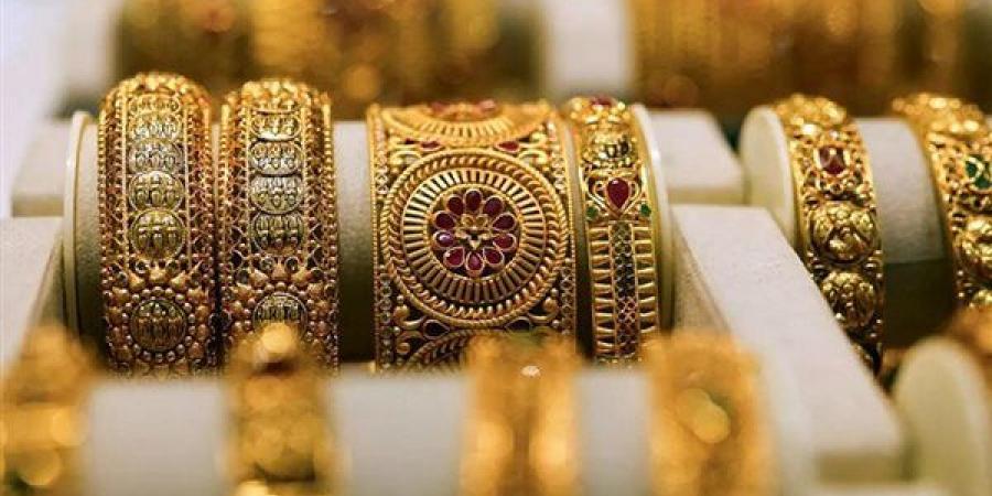 الذهب يواصل التراجع في الأسواق المصرية.. وعيار 24 يسجل  8028 جنيهًا