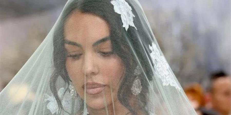 إطلالة جورجينا في ميت جالا تثير التكهنات..تعرف على موعد حفل زفاف كريستيانو رونالدو