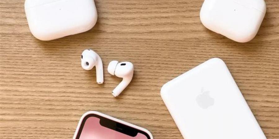ترقية جديدة لسماعات AirPods.. عيون Siri الجديدة في مواجهة أزمة البطارية وعيوب الثبات
