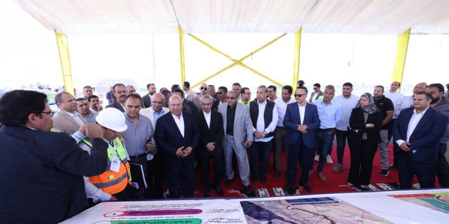 وزير النقل يشهد التشغيل التجريبي للمرحلة الأولى من محور الفشن التنموي ببني سويف وفتح مرحلتي محور ديروط بأسيوط