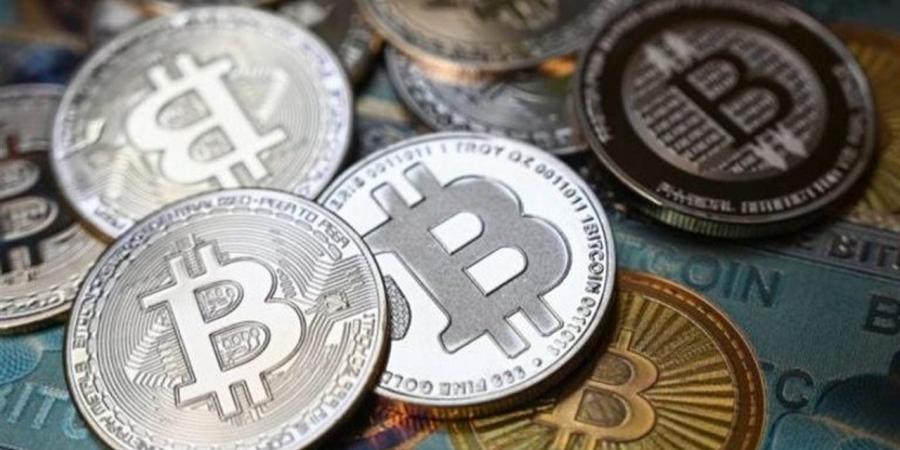 "البيتكوين" تتحدى البنوك المركزية.. هل بدأ عصر الهيمنة الرقمية؟