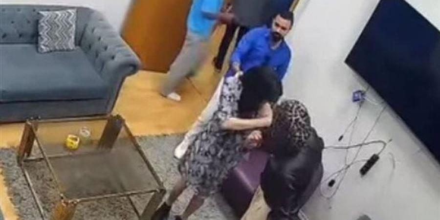 مروة عبد المنعم تثير القلق بعد تعرضها لهجوم أسد.. وابنتها تحسم الجدل