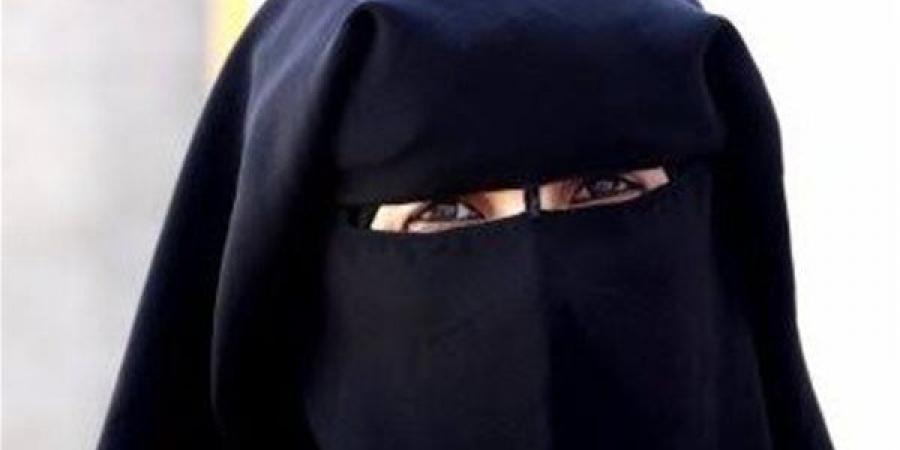 حكم لبس النقاب للمرأة أثناء الإحرام