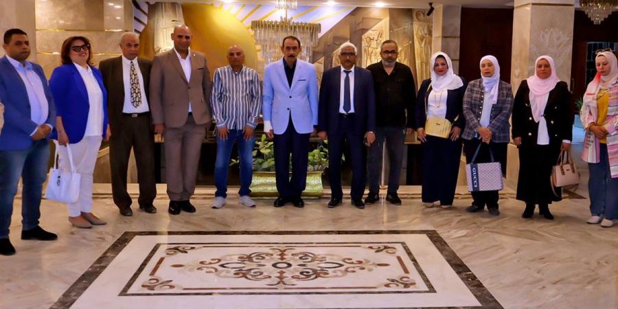 محافظ سوهاج يستقبل وفد " إيدينا مع بعض" لتنفيذ قافلة أطراف صناعية مجانية لـذوي الإعاقة