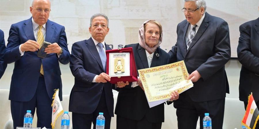 قامات قصر العيني تتصدر مشهد التكريم في احتفالية يوم الطبيب المصري