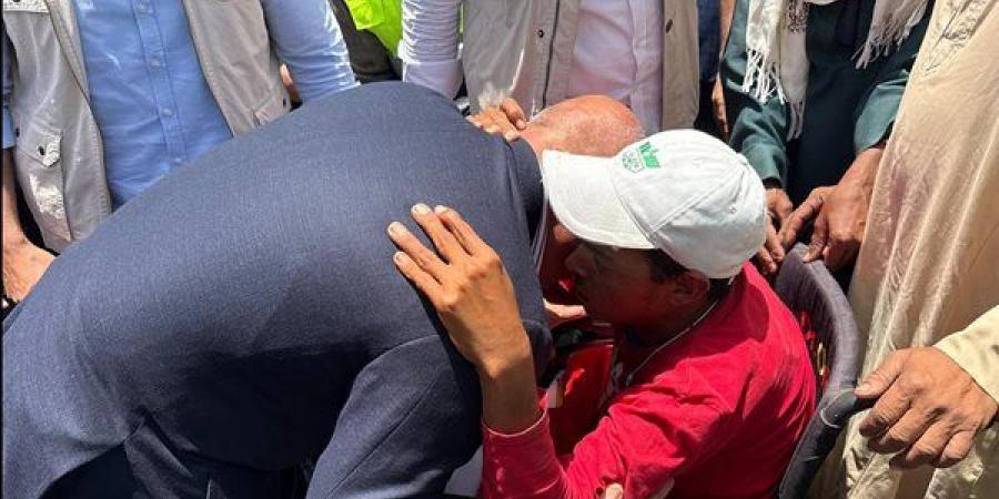 لغرض وظيفي... شاب من ذوي الهمم يستوقف وزير النقل