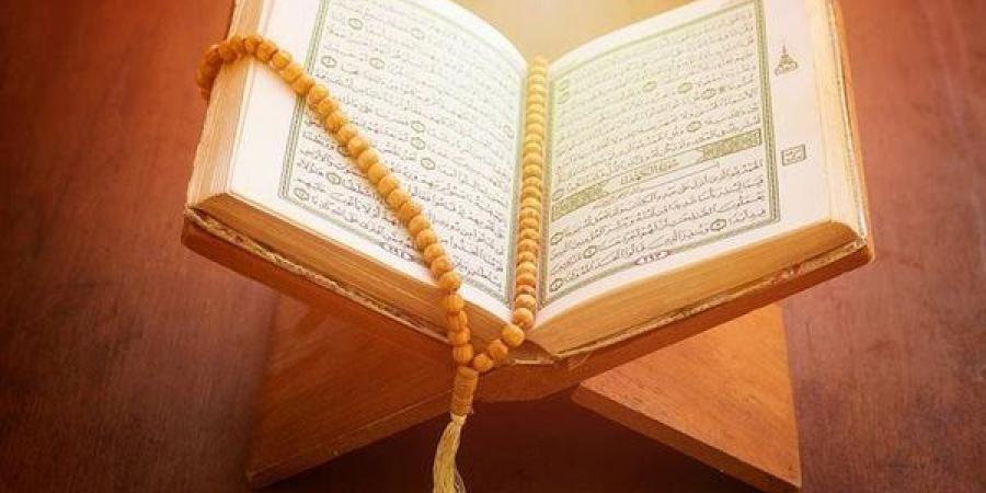 هل يجوز أن أختم القرآن الكريم عن والدتي حفظها الله لأنها لا تجيد القراءة ؟