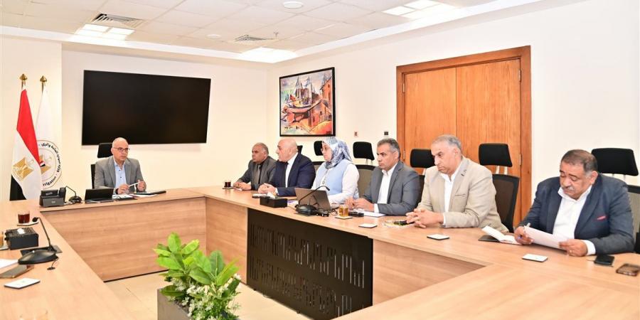 وزير الري يتابع إجراءات إزالة التعديات على المجاري المائية وأملاك الري ضمن الموجة 29