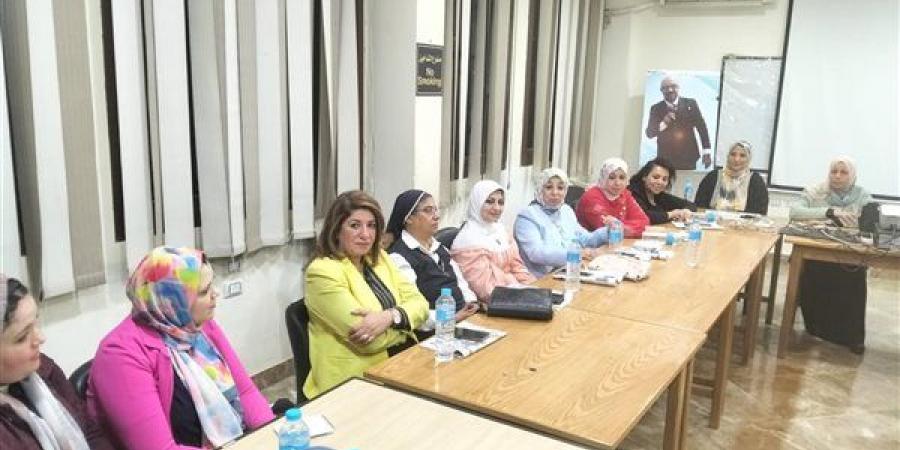 لجنة الثقافة الأسرية ببيت العائلة المصرية بأسيوط تناقش مبادرات «من بيتنا نبدأ الحكاية» بأبنوب