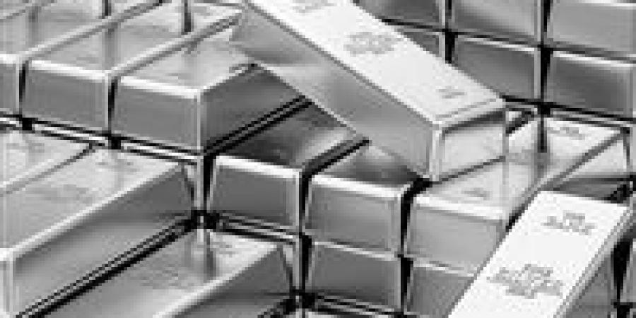 الفضة تقفز 7% عالميًا في أسبوع مع هبوط الدولار والنفط