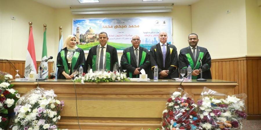 وزير الصحة يشارك في مناقشة رسالة دكتوراه حول “مبادرة 100مليون صحة ودورها في تطوير القطاع الصحي"