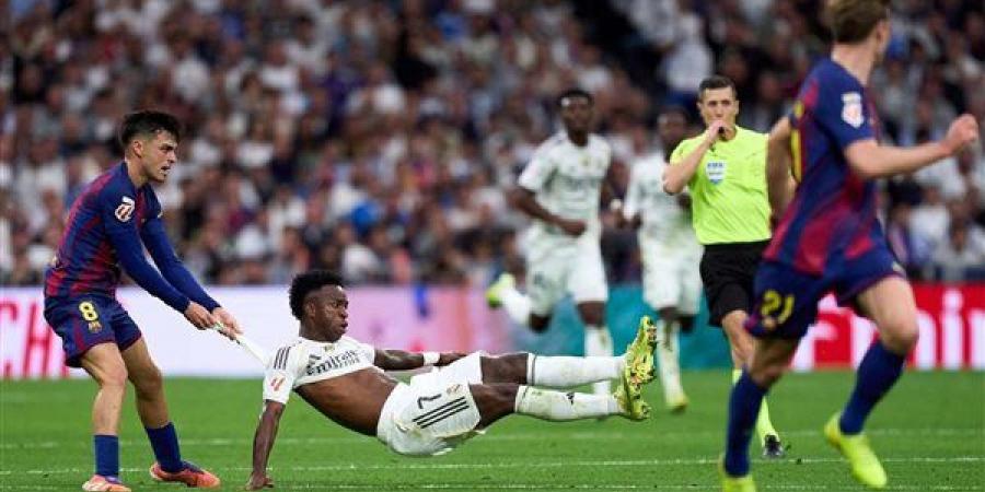 فليك وأربيلوا يعلنان تشكيل الكلاسيكو بين برشلونة وريال مدريد