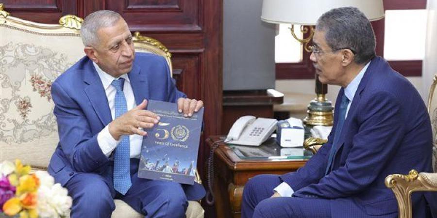 وزير الدولة للإعلام يبحث مع رئيس الأكاديمية العربية يبحثان سبل تطوير التعليم الإعلامي الرقمي