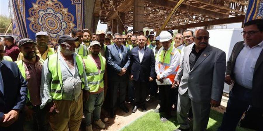 وزير النقل يشهد التشغيل التجريبي لكوبرى أعلى مزلقان أبو شوشة بمحافظة قنا