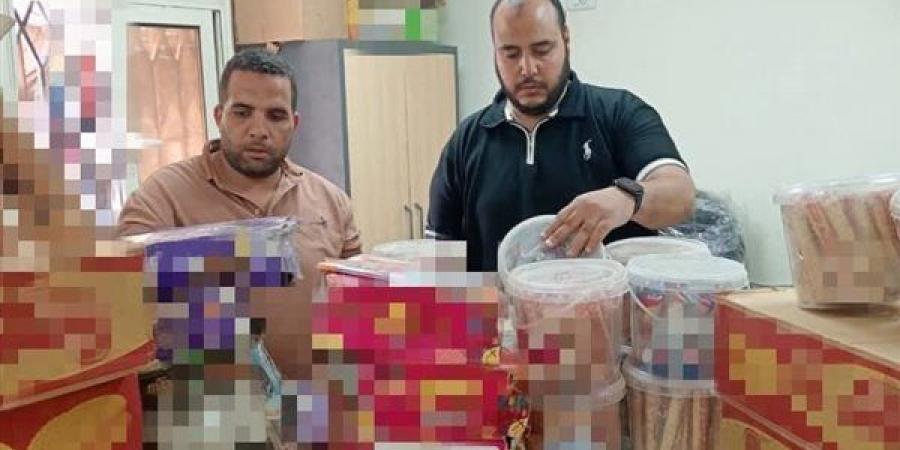 حملات تموينية مكثفة بإيتاي البارود تضبط 7824 قطعة حلوى وبسكويت منتهية الصلاحية