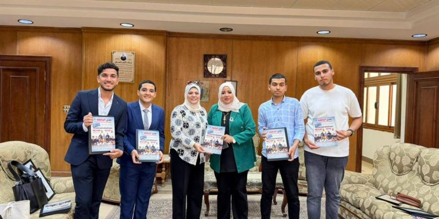 كلية الآداب بكفرالشيخ تشهد تسليم مشروعات مجلات صحفية لطلاب الصحافة