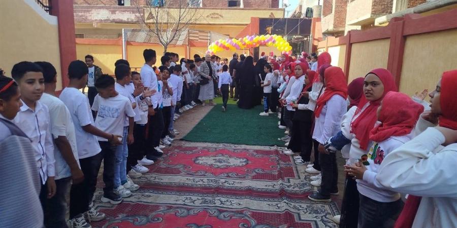 تعليم بيلا بكفرالشيخ يكرم مدير مدرسة كوم الملاحة بمناسبة بلوغه سن المعاش