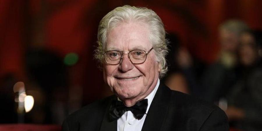 مركز السينما العربية يكرم رئيس مهرجان القاهرة السينمائي الدولي حسين فهمي