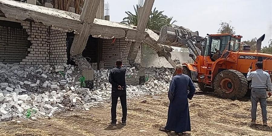 إزالة 27 حالة تعدٍ على الأراضي الزراعية وأملاك الدولة بمركز المنيا