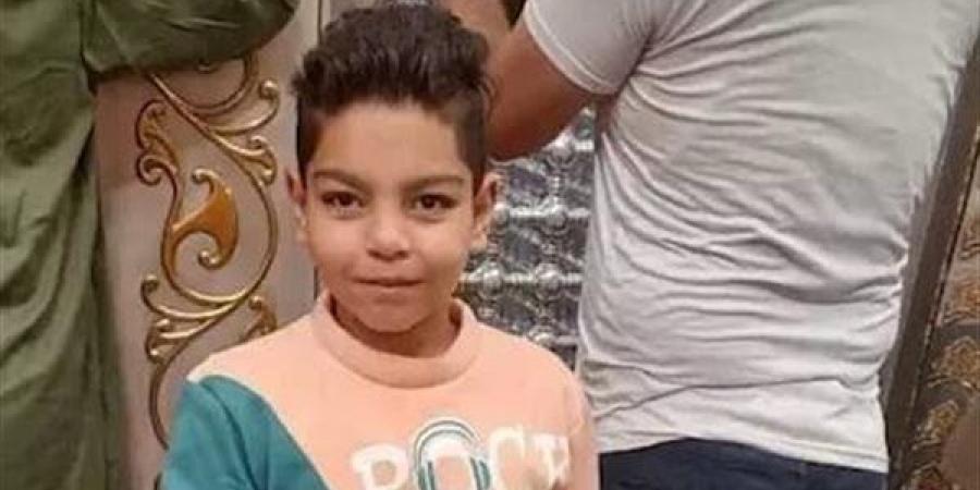 إحالة أوراق أب وزوجته وابنته للمفتي بتهمة تعذيب طفل حتى الموت بالفيوم