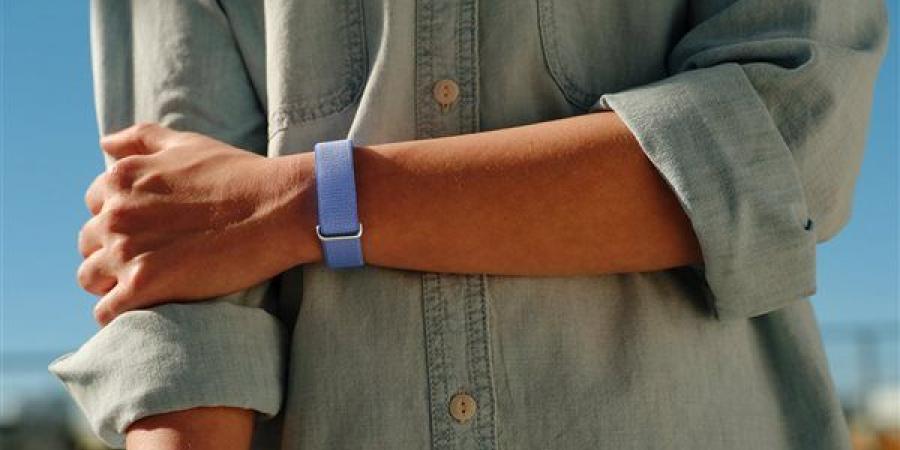 جوجل تكشف عن Fitbit Air.. أصغر متتبع صحي بلا شاشة