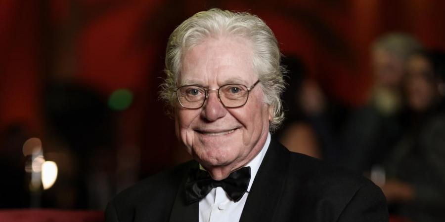 مركز السينما العربية يمنح حسين فهمي لقب شخصية العام السينمائية العربية