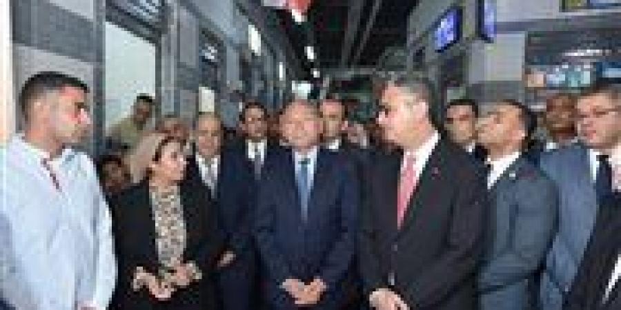 وزير التموين ومحافظ القاهرة يفتتحان معرض «أهلاً بالعيد» بالسوق الحضاري بحدائق القبة