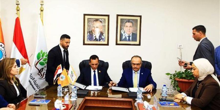 "الريف المصري الجديد" تتعاقد مع "المقاولون العرب" لتنفيذ طريق استراتيجى