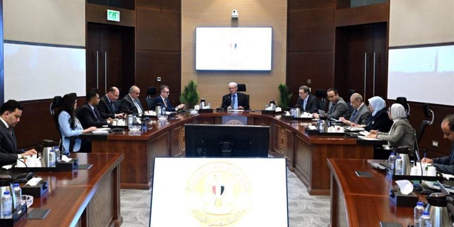 نائب رئيس الوزراء يترأس اجتماع لجنة تطوير أداء الجهاز الإداري