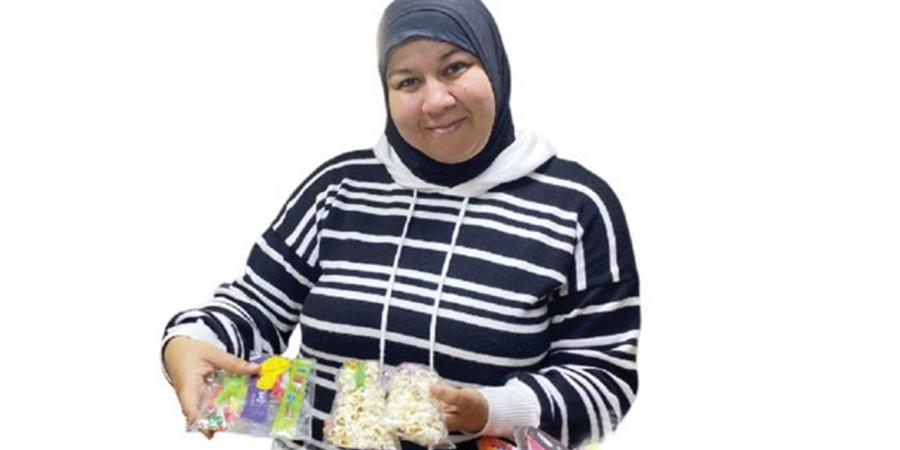 المكافحة سكندرية تتحدى مصاعب الحياة بعربة «فريسكا»: «نفسى أقابل الرئيس»