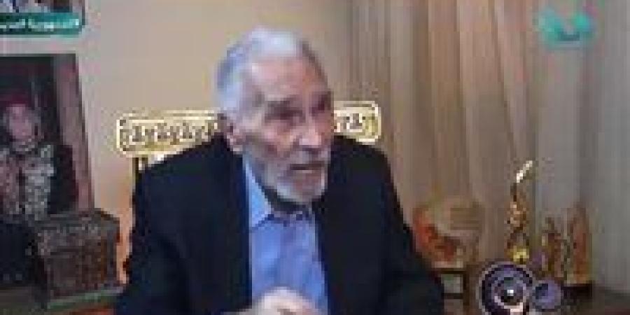 تنفيذًا لوصيته.. جثمان عبد الرحمن أبو زهرة يمر من المسرح القومي قبل صلاة الجنازة
