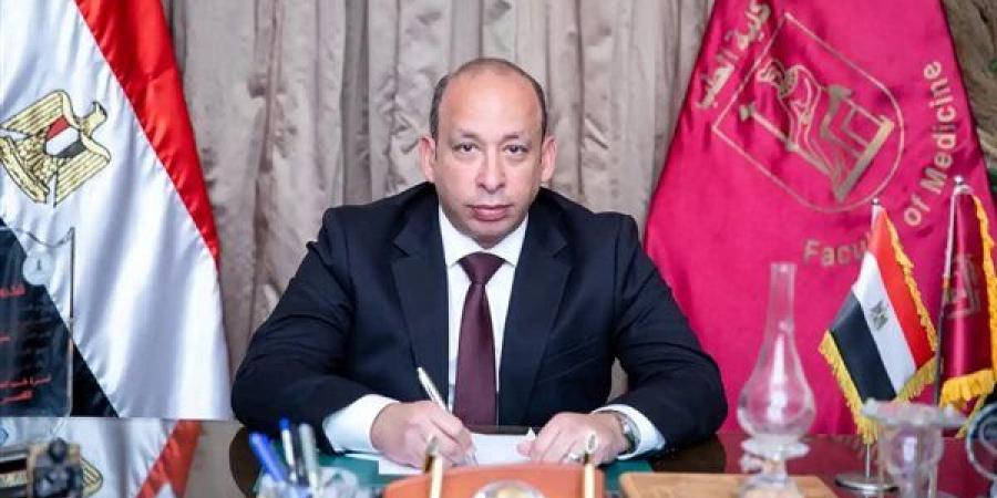 عميد قصر العيني: التمريض يحوّل العلم الطبي إلى رعاية إنسانية ملموسة