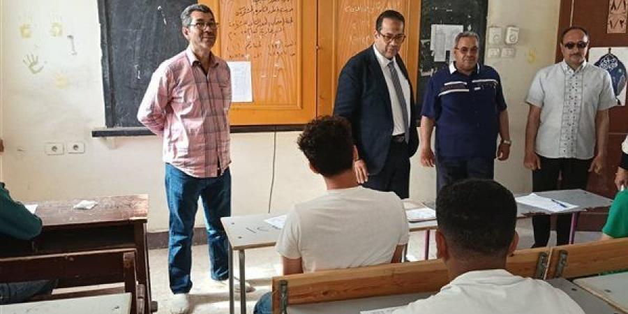 وكيل تعليم العربية يتابع امتحانات المواد غير المضافة بمدارس قطور