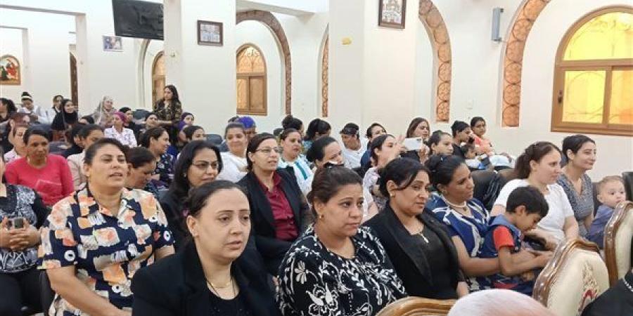 محافظ أسيوط: تسليم شهادات محو الأمية للمتحررين من الأمية بأسقفية الخدمات بأسيوط الجديدة.. وإنابة السكرتير المساعد لحضور الفعالية